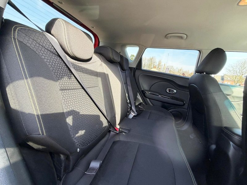 2015 Kia Soul in white — photo 22 of 23