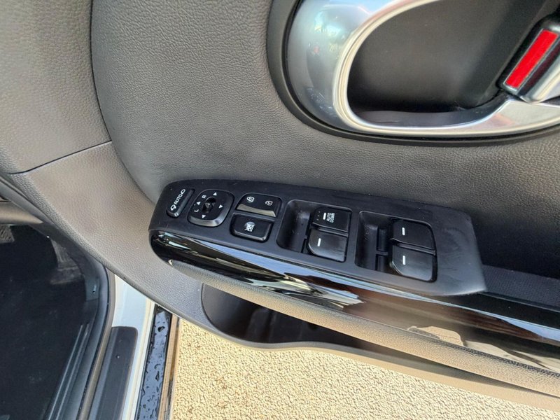 2015 Kia Soul in white — photo 20 of 23