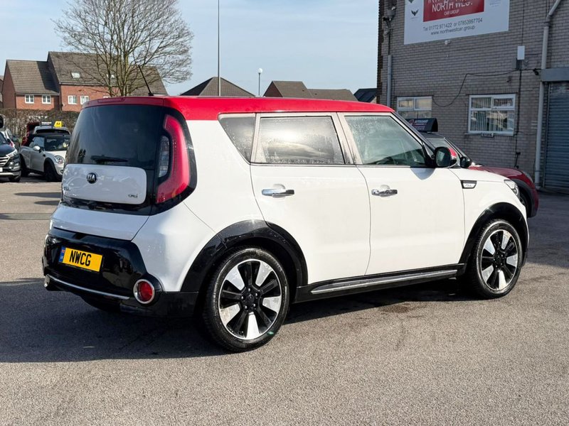 2015 Kia Soul in white — photo 12 of 23