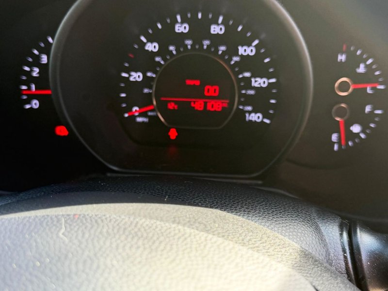 2015 Kia Soul in white — photo 18 of 23