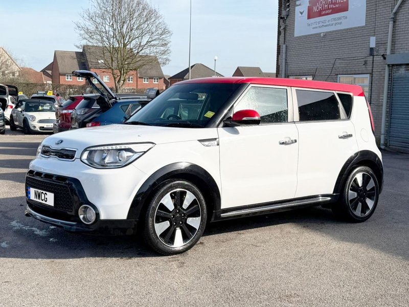 2015 Kia Soul in white — photo 6 of 23