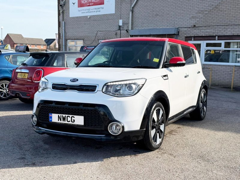 2015 Kia Soul in white — photo 5 of 23