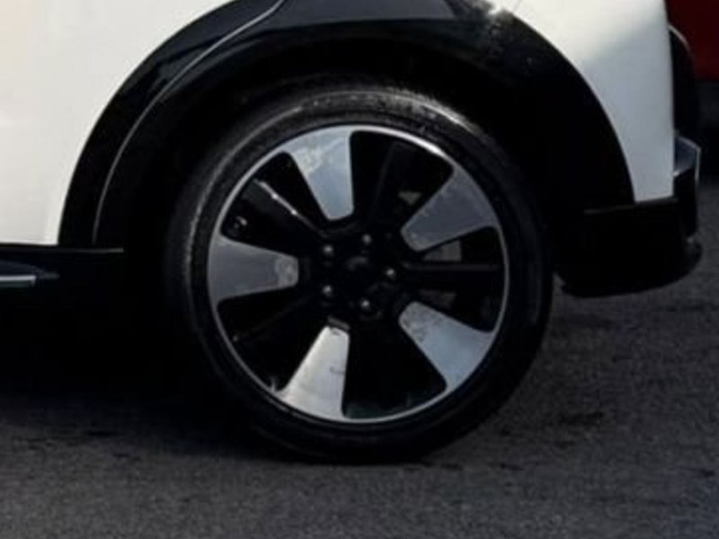 2015 Kia Soul in white — photo 11 of 23