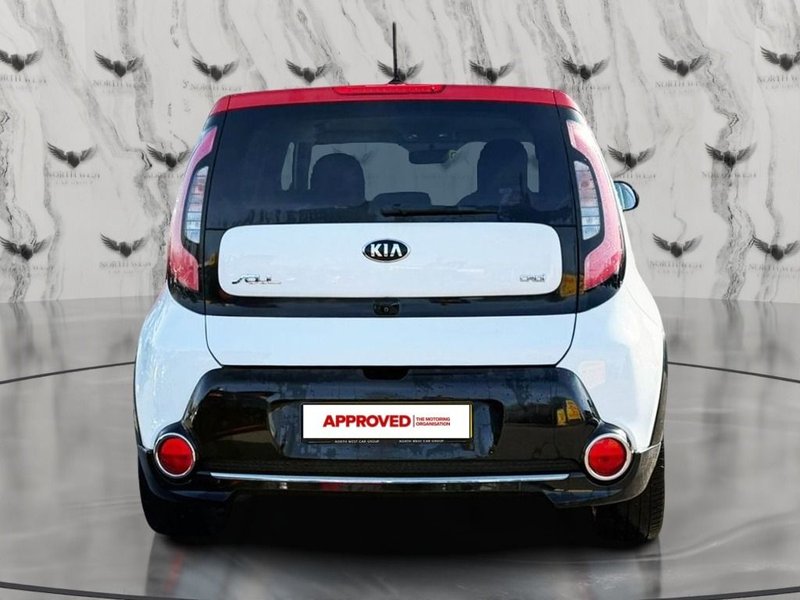 2015 Kia Soul in white — photo 8 of 23
