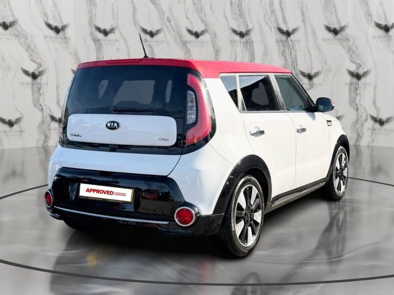 2015 Kia Soul in white — photo 9 of 23