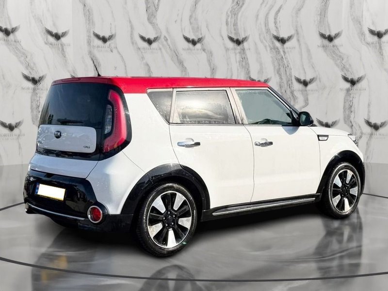 2015 Kia Soul in white — photo 10 of 23