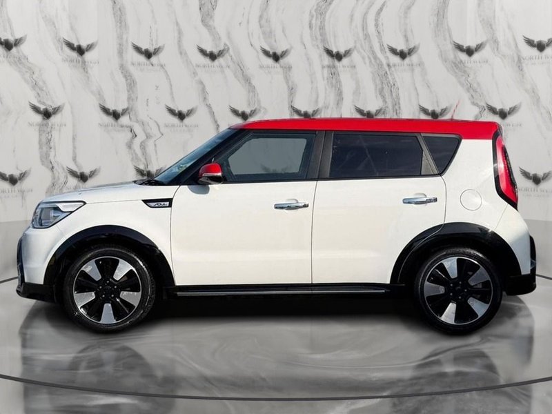 2015 Kia Soul in white — photo 12 of 23