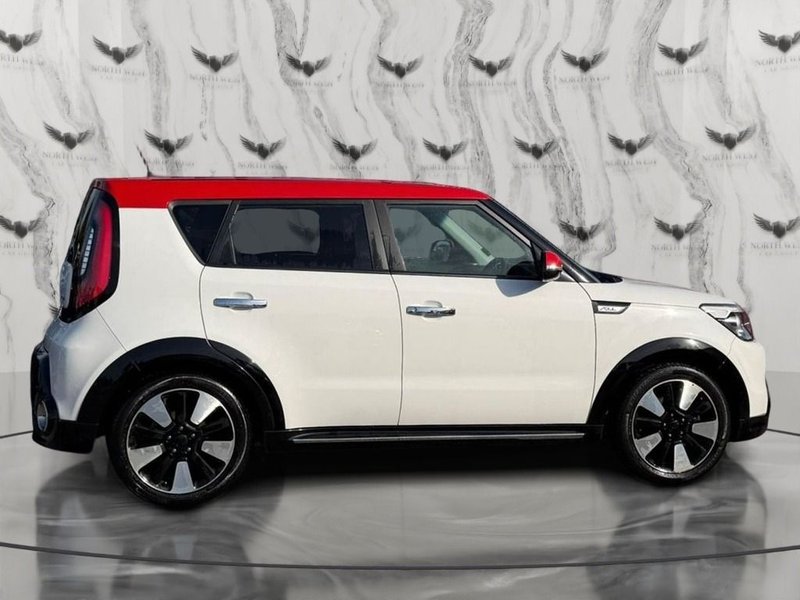 2015 Kia Soul in white — photo 13 of 23