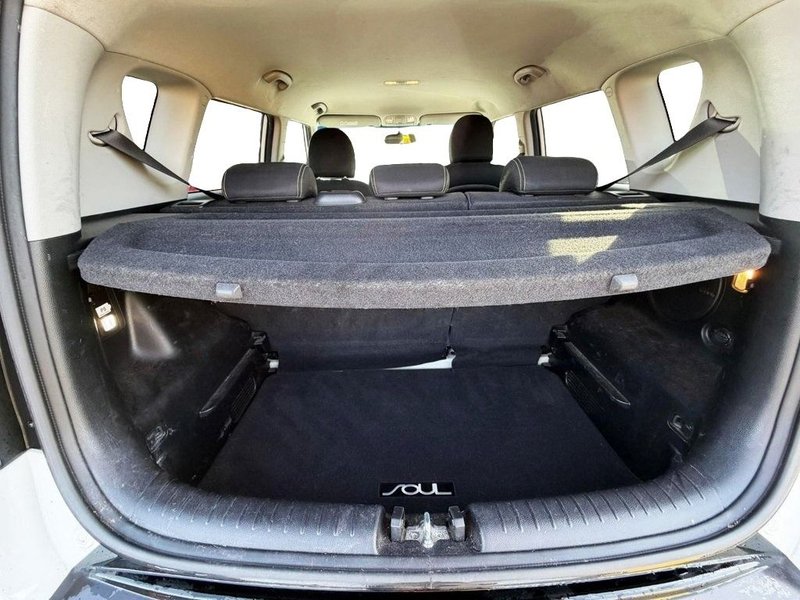 2015 Kia Soul in white — photo 14 of 23
