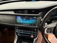 USED 2020 70 JAGUAR XF 2.0d Chequered Flag Sportbrake 5dr Diesel Auto Euro 6 (s/s) (180 ps) FULL & COMPLETE SERVICE HISTORY + PANORAMIC ROOF + FUJI WHITE!