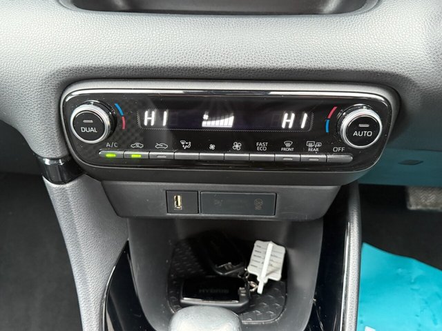 2022 TOYOTA YARIS 1.5 VVT-h Dynamic Hatchback 5dr Petrol Hybrid E-CVT Euro 6 (s/s) (116 ps) - Photo 9