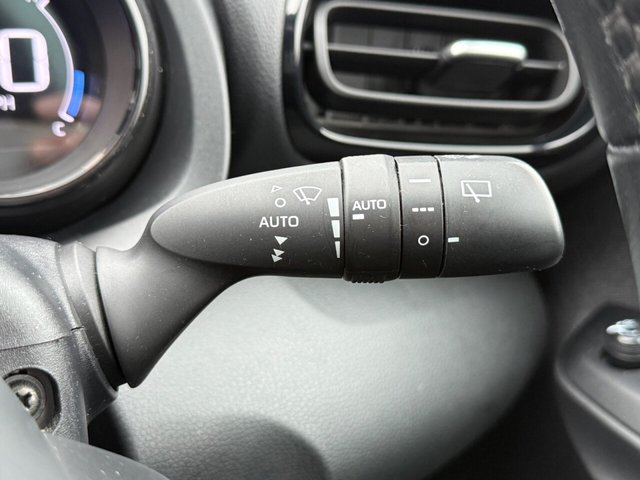 2022 TOYOTA YARIS 1.5 VVT-h Dynamic Hatchback 5dr Petrol Hybrid E-CVT Euro 6 (s/s) (116 ps) - Photo 12