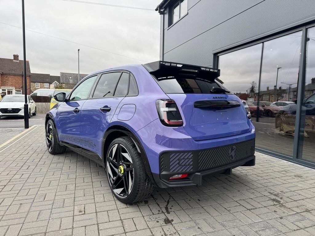 USED 2025 25 ABARTH 600e 54kWh SUV 5dr Electric Auto (240 ps) SABELT SEATS|HEATED WINDSCREEN