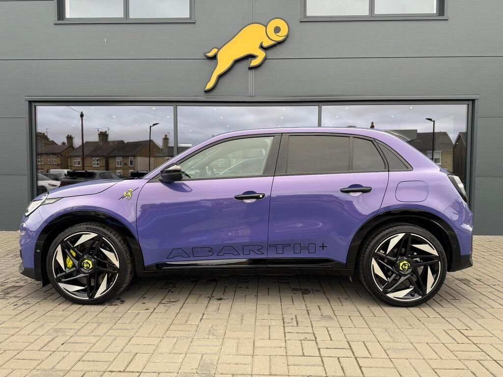USED 2025 25 ABARTH 600e 54kWh SUV 5dr Electric Auto (240 ps) SABELT SEATS|HEATED WINDSCREEN