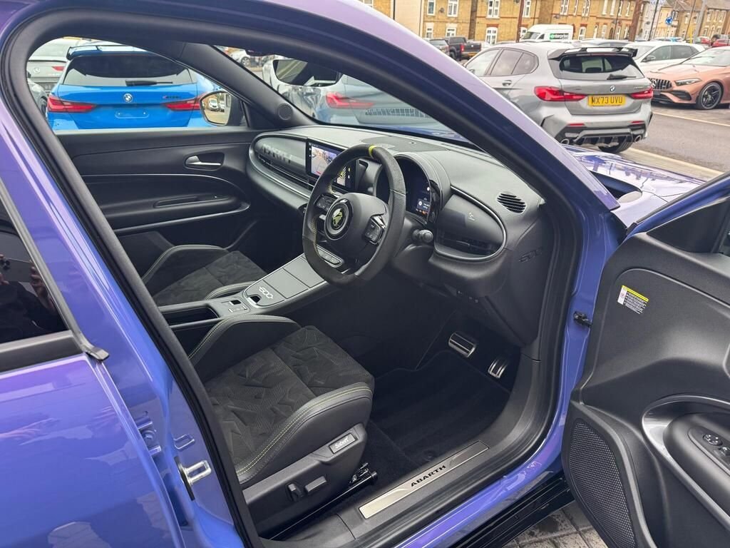 USED 2025 25 ABARTH 600e 54kWh SUV 5dr Electric Auto (240 ps) SABELT SEATS|HEATED WINDSCREEN