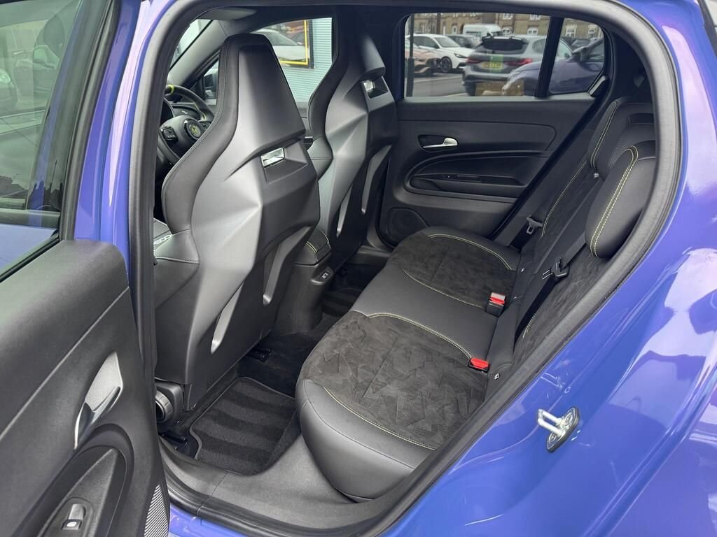 USED 2025 25 ABARTH 600e 54kWh SUV 5dr Electric Auto (240 ps) SABELT SEATS|HEATED WINDSCREEN