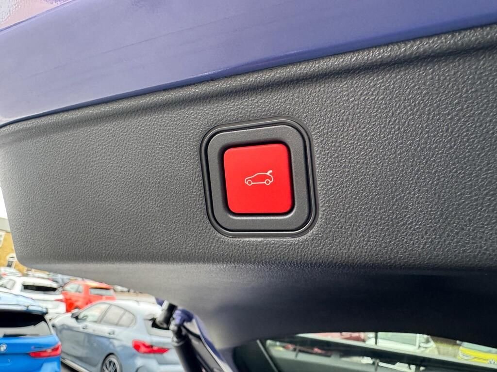 USED 2025 25 ABARTH 600e 54kWh SUV 5dr Electric Auto (240 ps) SABELT SEATS|HEATED WINDSCREEN