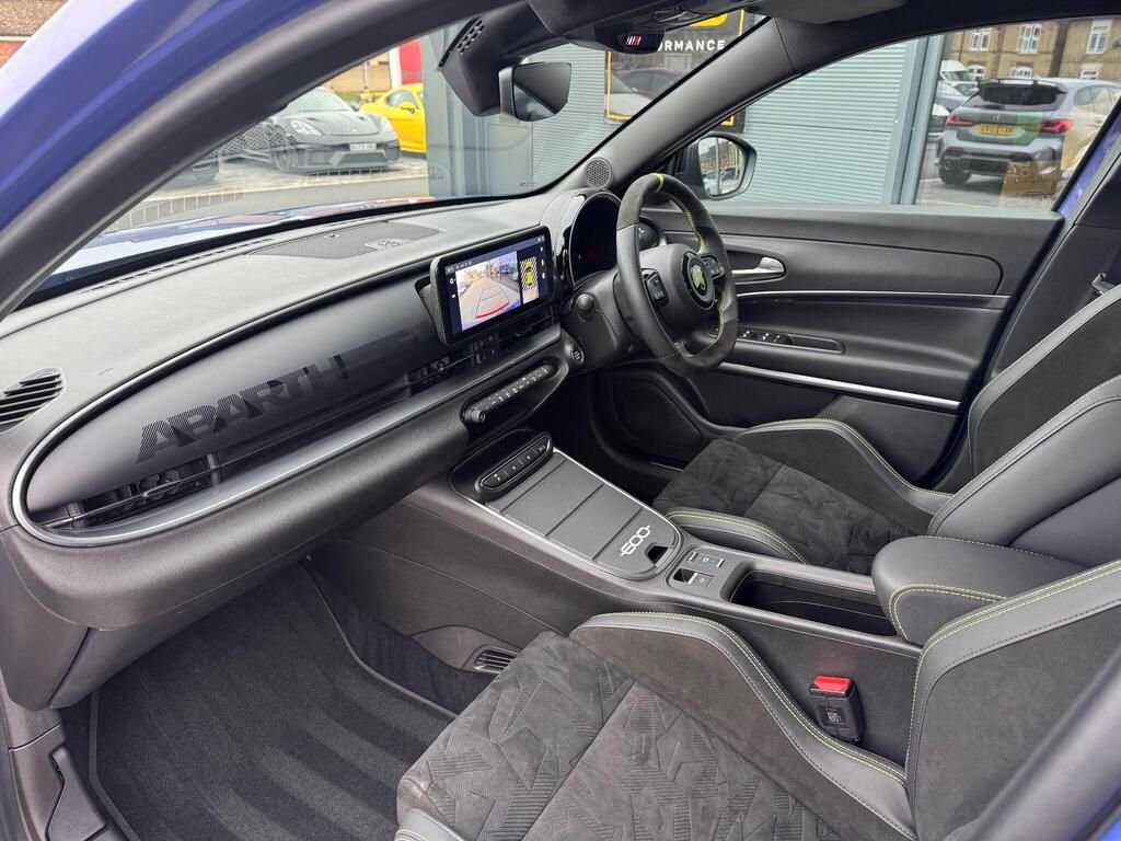 USED 2025 25 ABARTH 600e 54kWh SUV 5dr Electric Auto (240 ps) SABELT SEATS|HEATED WINDSCREEN