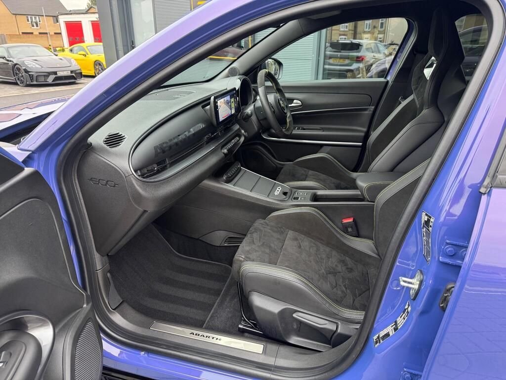 USED 2025 25 ABARTH 600e 54kWh SUV 5dr Electric Auto (240 ps) SABELT SEATS|HEATED WINDSCREEN