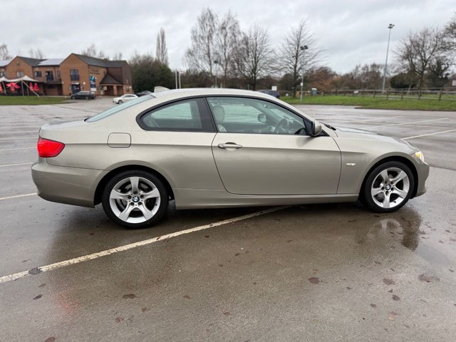 2010 BMW 3 Series 2L Se 2dr - Photo 4