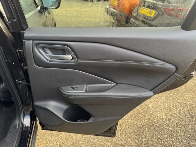 2025 Nissan Qashqai 1.3L N-Connecta 5dr - Photo 12