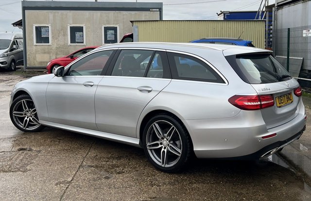 2017 MERCEDES-BENZ E-CLASS 2.0 E220d AMG Line Estate 5dr Diesel G-Tronic+ Euro 6 (s/s) (194 ps) - Photo 4