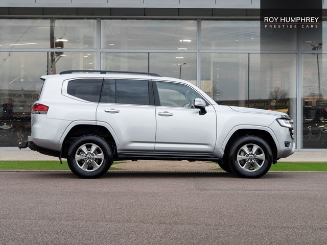 View our TOYOTA LAND CRUISER