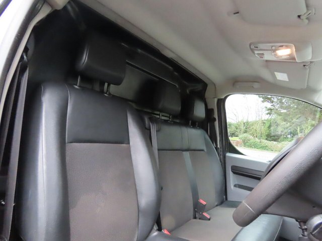 2021 VAUXHALL VIVARO - Photo 9