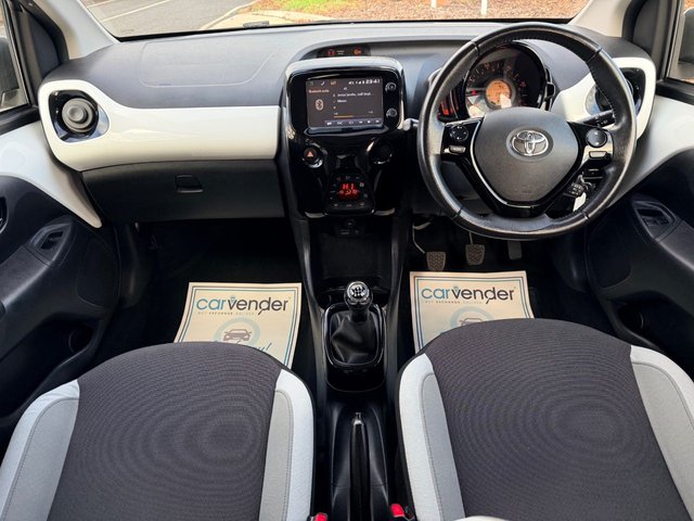 2017 Toyota Aygo 1L X-Press 5dr - Photo 5