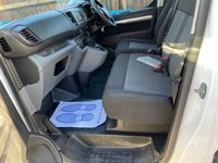 USED 2021 71 VAUXHALL VIVARO 2.0 Turbo D 3100 Sportive Crew Van Double Cab 5dr Diesel Auto L2 H1 Euro 6 (s/s) (120 ps) 6 seats-p sensors-air con- auto