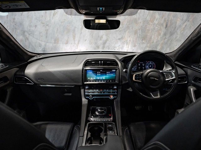 2019 Jaguar F-Pace 2L Chequered Flag 5dr - Photo 12