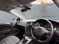 USED 2018 18 VOLKSWAGEN GOLF 1.5 TSI EVO SE Nav Hatchback 5dr Petrol Manual Euro 6 (s/s) (130 ps) Apple Carplay & Android Auto, Satellite Navigation, Adaptive Cruise Control, Heated Seats, Front & Rear Parking Sensors, Power Folding Heated Wingmirrors