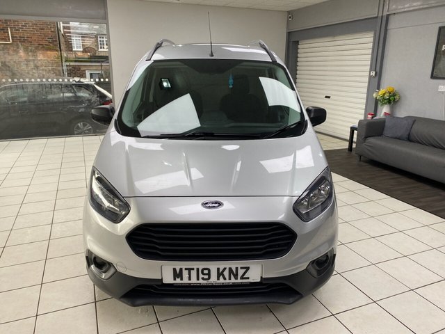 FORD TRANSIT COURIER 1.5 TDCi Trend Panel Van 5dr Diesel Manual L1 Euro 6 (100 ps) - Photo 2