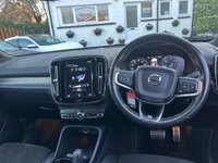 USED 2018 68 VOLVO XC40 2.0 D3 R-Design SUV 5dr Diesel Auto Euro 6 (s/s) (150 ps) DAYTIME RUNNING LIGHTS+ PRIVACY GLASS+ PART LEATHER TRIM+ CRUISE CONTROL+ START/STOP+ KEYLESS+ SAT NAV+ DAB+ DUAL CLIMATE CONTROL+ 18 INCH ALLOY WHEELS+