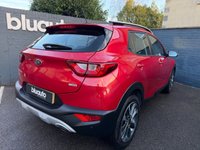 USED 2018 18 KIA STONIC 1.0 T-GDi 2 SUV 5dr Petrol Manual Euro 6 (s/s) (118 bhp) 7 Services! Climate control A/C, Cruise control, Bluetooth, USB & AUX input, Power folding wingmirrors, DAB radio, LED daytime running lights, Rear parking sensors, Auto Headlights, Apple Car Play, Android Auto.