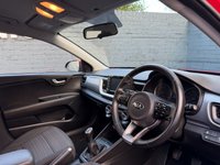 USED 2018 18 KIA STONIC 1.0 T-GDi 2 SUV 5dr Petrol Manual Euro 6 (s/s) (118 bhp) 7 Services! Climate control A/C, Cruise control, Bluetooth, USB & AUX input, Power folding wingmirrors, DAB radio, LED daytime running lights, Rear parking sensors, Auto Headlights, Apple Car Play, Android Auto.