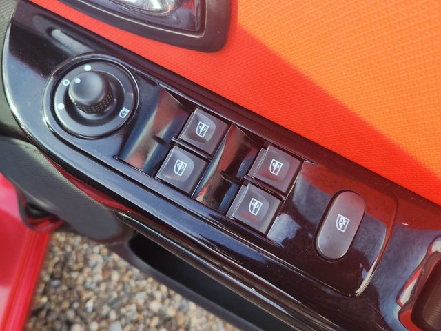 2014 RENAULT CLIO - Photo 9