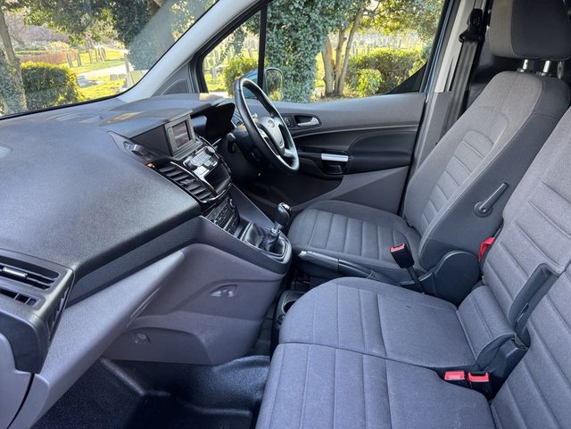 2021 Ford Transit Connect 1.5L Limited 5dr - Photo 5