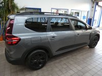 USED 2025 74 DACIA JOGGER 1.6 Hybrid EXTREME MPV 5dr Petrol Hybrid Auto Euro 6 (s/s) (140 ps) 7 SEATS SAT NAV HEATED SEATS REAR VIEW CAMERA CRUISE CONTROL PARKING SENSORS 1 OWNER WARRANTY