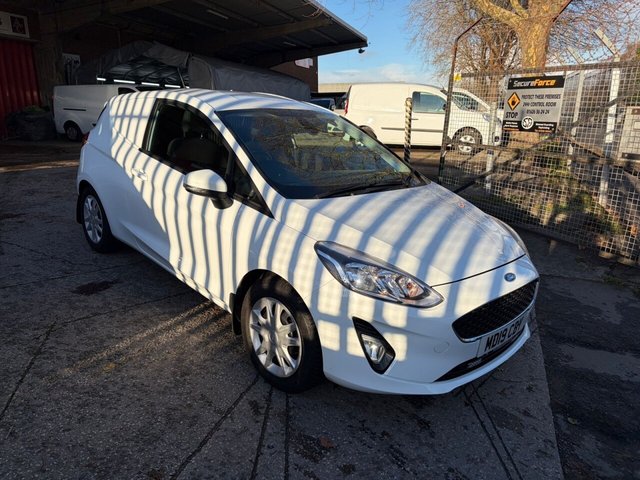 2019 FORD FIESTA VAN - Photo 2