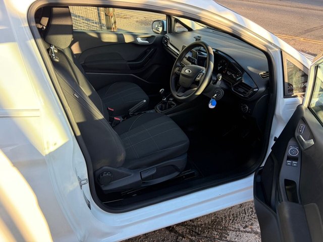 2019 FORD FIESTA VAN - Photo 5