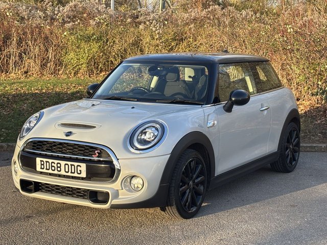 2018 MINI HATCH