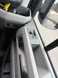 USED 2025 75 VOLKSWAGEN CRAFTER VOLKSWAGEN CRAFTER COMMERCE PLUS MWB 2.0TDI 140PS INDIUM GREY 