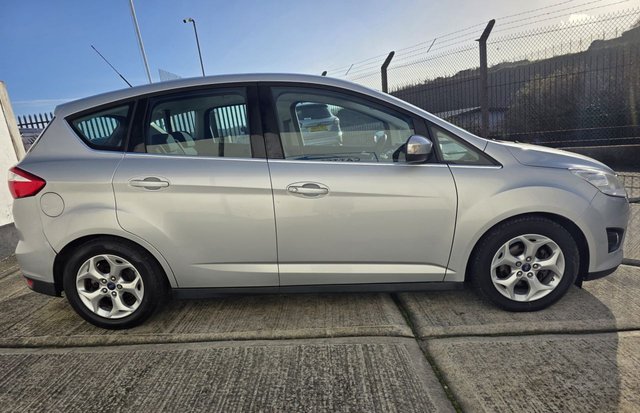 2015 Ford C-Max 1.6L Zetec 5dr - Photo 11