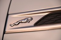 USED 2022 22 JAGUAR E-PACE 1.5 P300e 11.5kWh R-Dynamic S SUV 5dr Petrol Plug-in Hybrid Auto AWD Euro 6 (s/s) (309 ps) FUJI WHITE PAINTWORK + REAR CAMERA + APPLE CARPLAY + TINTS