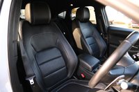 USED 2022 22 JAGUAR E-PACE 1.5 P300e 11.5kWh R-Dynamic S SUV 5dr Petrol Plug-in Hybrid Auto AWD Euro 6 (s/s) (309 ps) FUJI WHITE PAINTWORK + REAR CAMERA + APPLE CARPLAY + TINTS