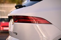USED 2022 22 JAGUAR E-PACE 1.5 P300e 11.5kWh R-Dynamic S SUV 5dr Petrol Plug-in Hybrid Auto AWD Euro 6 (s/s) (309 ps) FUJI WHITE PAINTWORK + REAR CAMERA + APPLE CARPLAY + TINTS