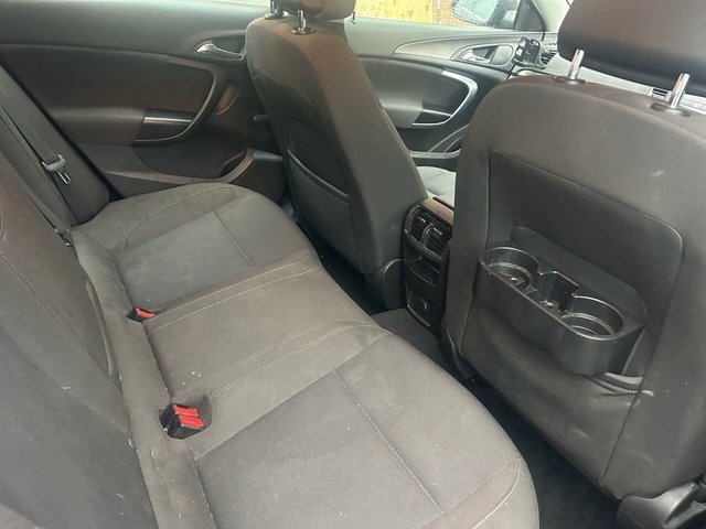2010 Vauxhall Insignia 2L Exclusiv 5dr - Photo 7