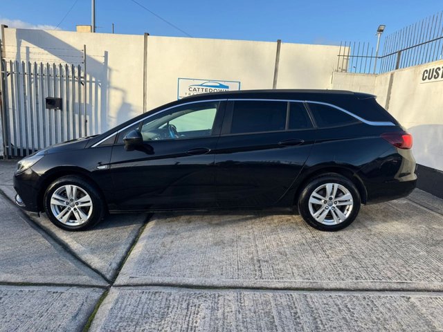 2016 Vauxhall Astra 1.6L Design 5dr - Photo 2