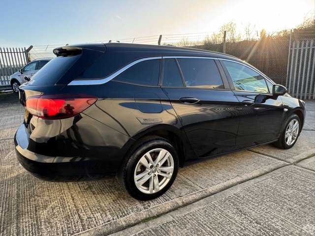 2016 Vauxhall Astra 1.6L Design 5dr - Photo 11